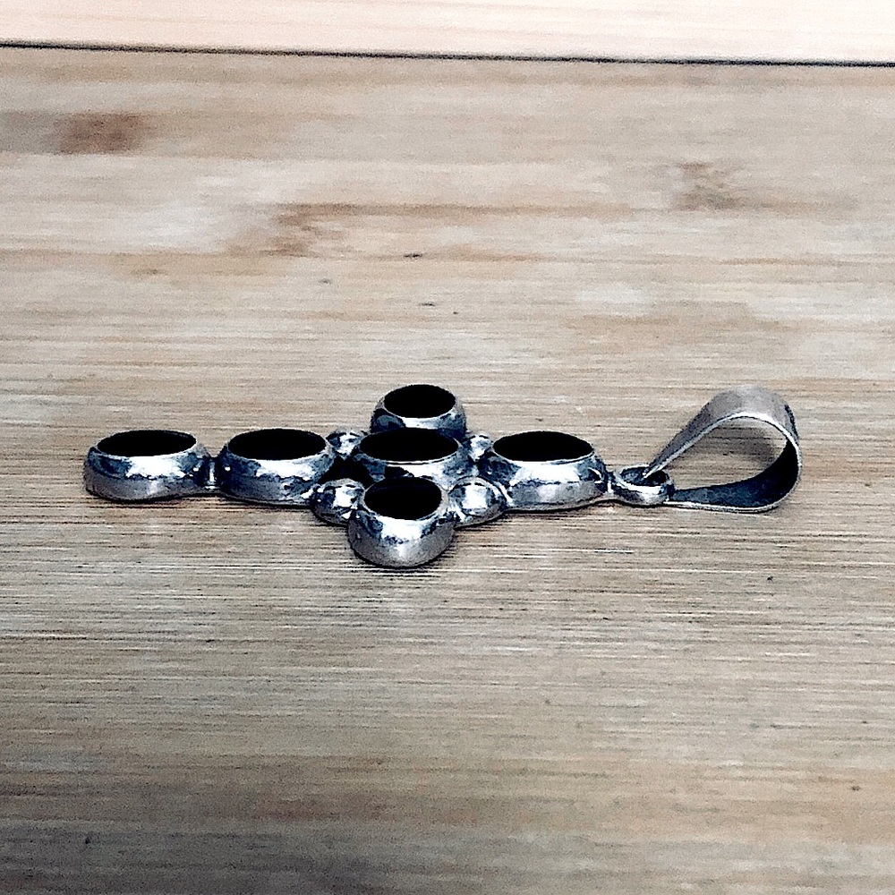 $94 Onyx or Jet Sterling Silver Estate Cross 925 - Picture 4 of 5